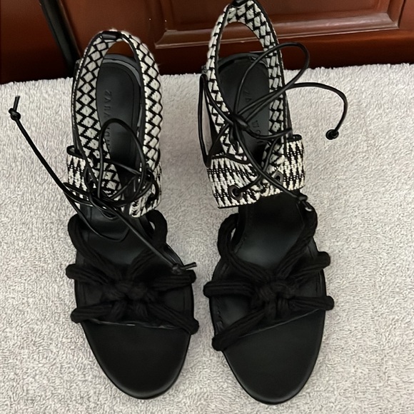 Zara Block Heel Sandals Black & White Lace Up Size Size 6.5 - Picture 4 of 16